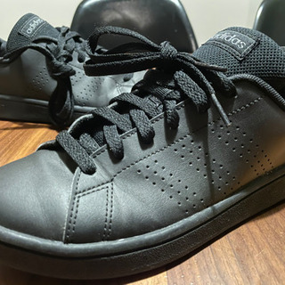 アディダス adidas アーバンコート ベース オールブラック 22.5cmの画像