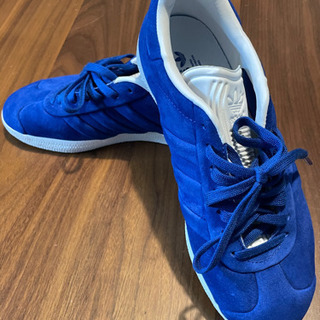 【美品】アディダス adidas GAZLLE ブルー 22.5cmの画像