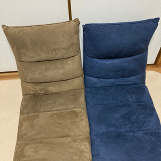 座椅子2つ　　アイリスプラザ