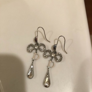 Diorピアス