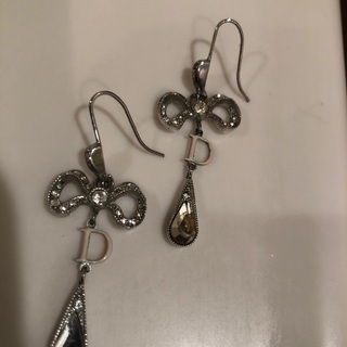 Diorピアスの画像