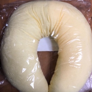 授乳クッションにもなる抱き枕の画像