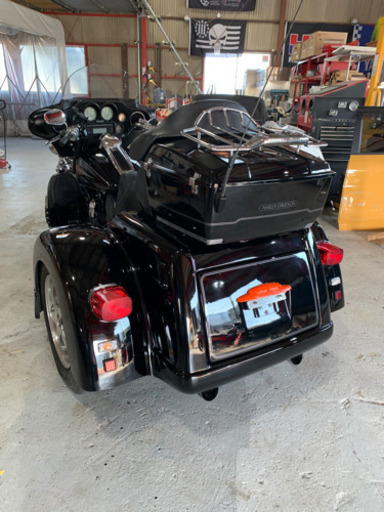 ハーレーダビッドソン　3輪トライク　ヘルメットいらない