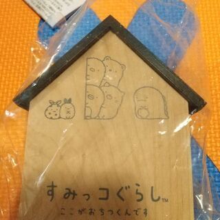 すみっコぐらし おうち型木目調LEDクロックの画像