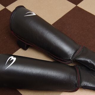 【無料】キックボクシング　すね当て ボディメーカー