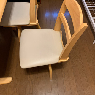 ダイニングテーブル　イス４つ　セットの画像