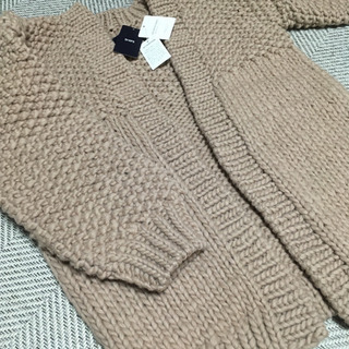 新品 シップス　ハンドニットカーディガン　ベージュの画像