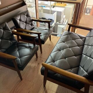 (210212)　カリモク（karimoku）　アンティーク調応接セット　二人用ソファ１脚　一人用ソファ２脚