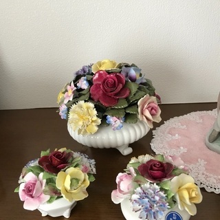 ロイヤルドルトン　陶器　花の画像