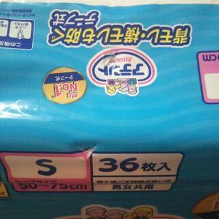 【値下げ】大人用テープ式オムツ Sサイズ 36枚×2の画像