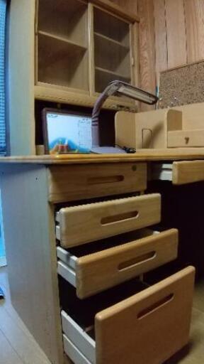 美品　システム学習机、本棚付きくろがね製。