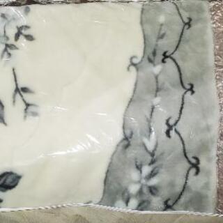 [お取引中]毛布　入れ物付き