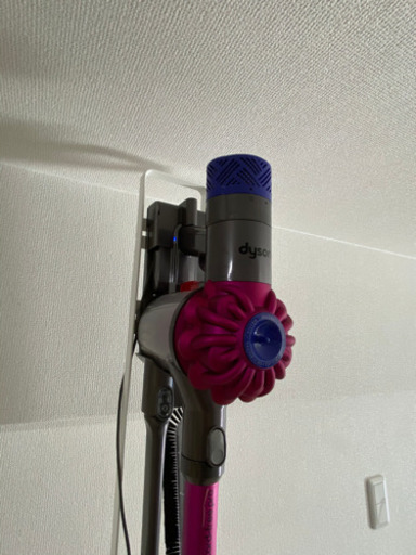 dyson v6 cord-free pro    ダイソン　掃除機　スタンド付き！