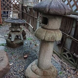 【お取引相談中の為、一旦受付停止します】0円 石灯篭等 取りに来てくださる方（庭石 石灯篭 梅の木、松の木）の画像