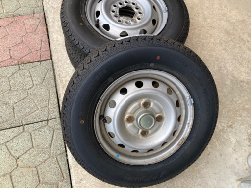 新品未使用タイヤです。