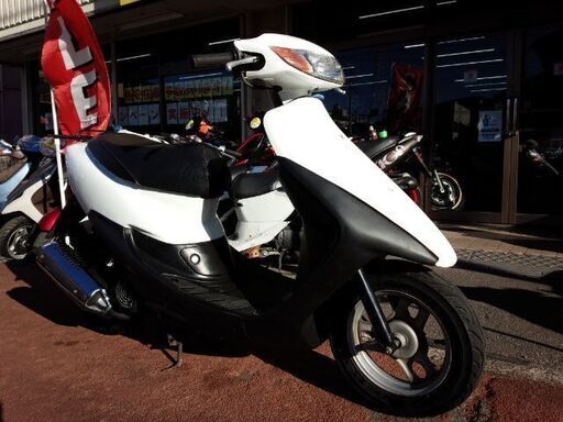 NO.3674　ライブディオ （ＤＩＯ）２サイクルエンジン　ホワイト　☆彡