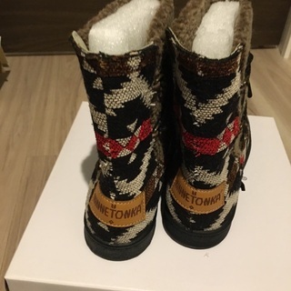 新品　未使用　ミネトンカ　ボア　ブーツの画像