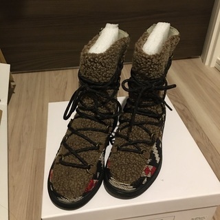 新品　未使用　ミネトンカ　ボア　ブーツの画像