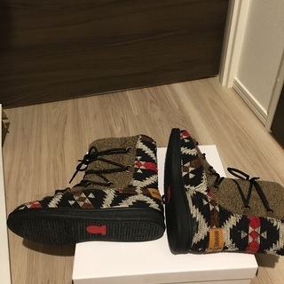 新品　未使用　ミネトンカ　ボア　ブーツの画像