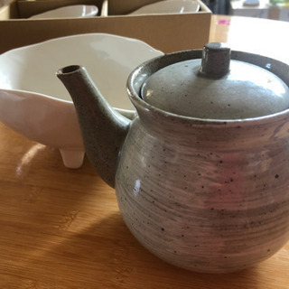 日本クラフトのサラダボール皿セットと　急須の画像