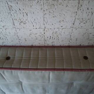 セミダブルベッド用マットレス（シモンズ 社製）の画像