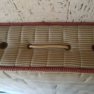 セミダブルベッド用マットレス（シモンズ 社製）の画像