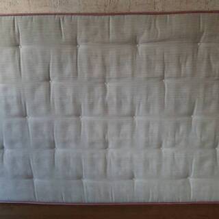 セミダブルベッド用マットレス（シモンズ 社製）の画像