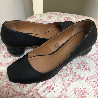 ♥️横も後ろも可愛いパンプス♥️まんまるヒール5cm♥️約24〜24.5♥️の画像