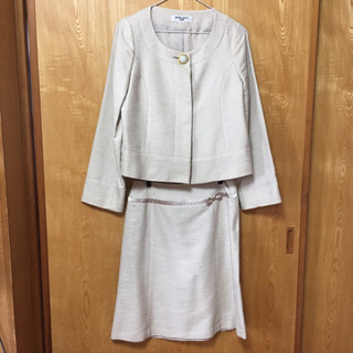 レディーススーツ