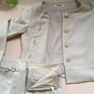 レディーススーツの画像