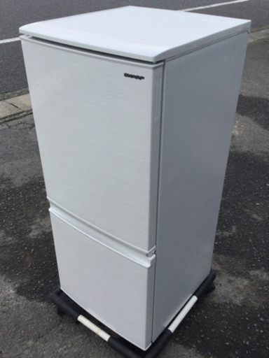 中古　2018年製　２ドア　137L   冷蔵庫　幅48　　奥行59　　高さ112.5　 （ｃｍ）　シャープ