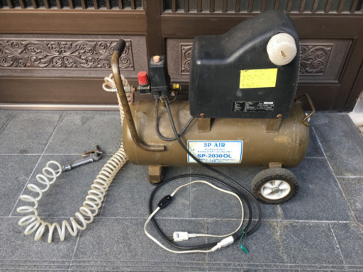 エアーコンプレッサー３０Ｌ（ホース、ガン付き）