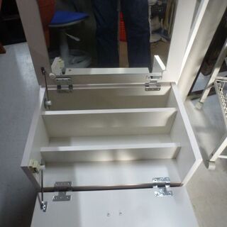 リサイクルショップのダイトーです。 おしゃれアイテム　お持ち帰り価格　鏡台（白）の画像