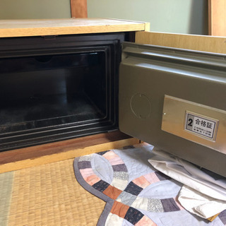 金庫　鍵付きの画像