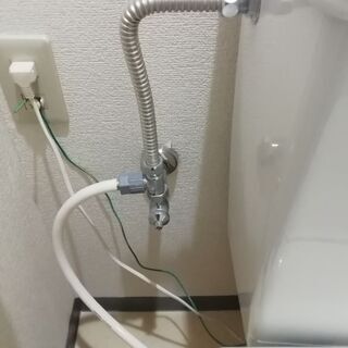 温水洗浄便座　TOSHIBA SCS-T92 パステルアイボリー　接続金具付の画像