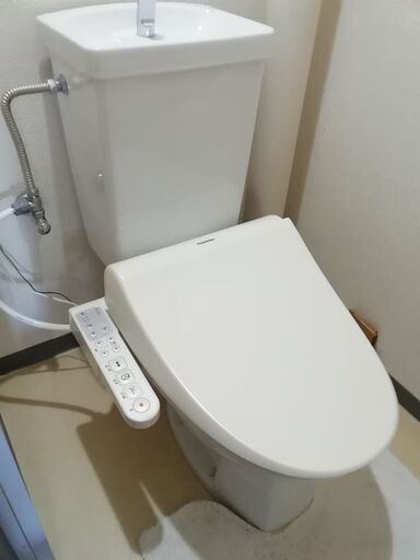 温水洗浄便座　TOSHIBA SCS-T92 パステルアイボリー　接続金具付