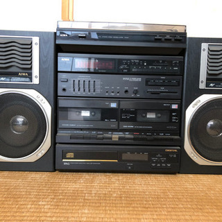 レトロなAIWAのコンポ　レコードプレーヤー付き　