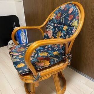 藤の椅子差し上げます。