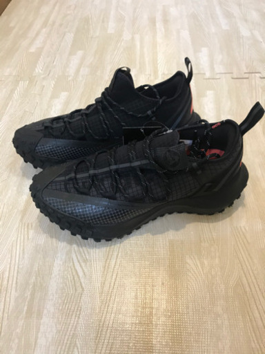 ナイキ　ACG マウンテン　フライ　ロー　２７センチ