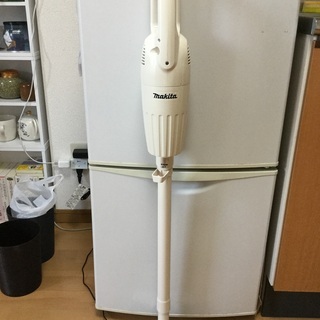 スティック型充電式コードレス掃除機　マキタCL110D