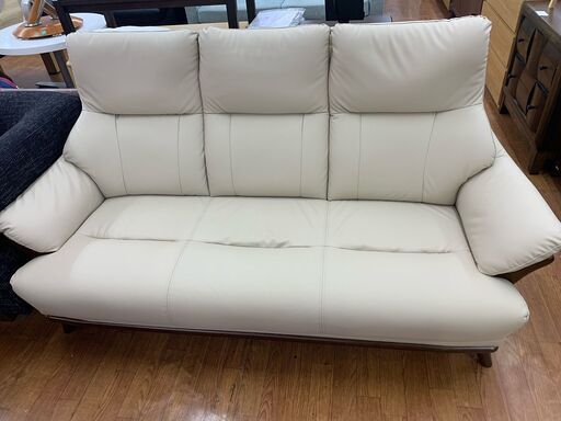 【ニトリ】ハイバックレザーソファー＜コウテイ3＞あります！！