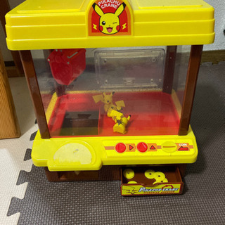 ⑩ピカチュウ　クレーンゲーム