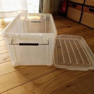 留め具付き収納ケース