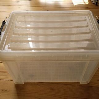 留め具付き収納ケースの画像