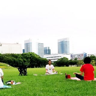PARK YOGA、海と空と広い公園が贅沢な幕張海浜公園でのクラ...