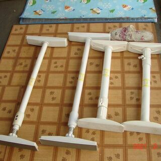 家具転倒防止突っ張り棒　地震対策の必需品