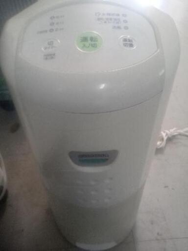コロナ除湿機2012年生別館倉庫浦添市安波茶2-8-6に置いてます