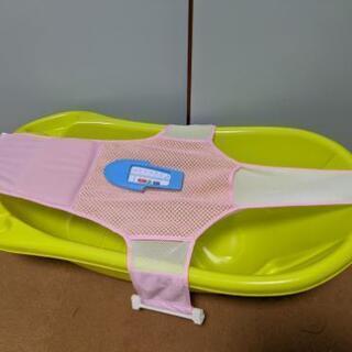 【無料】COMBI ベビーチェア、ベビーバス等ベビー用品詰め合わせの画像