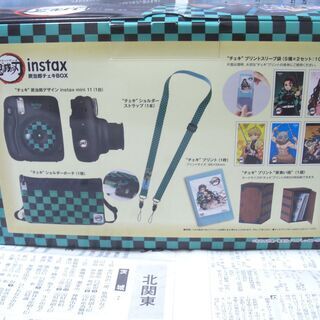 FUJIFILM インスタントカメラ チェキ instax mini 11 「鬼滅の刃」BOX 「竈門炭治郎」モデル INS MINI 11 KIMETSU GRAYの画像