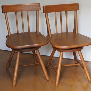 【受渡し予定者決まりました】座面が回転するダイニングチェアを2脚...